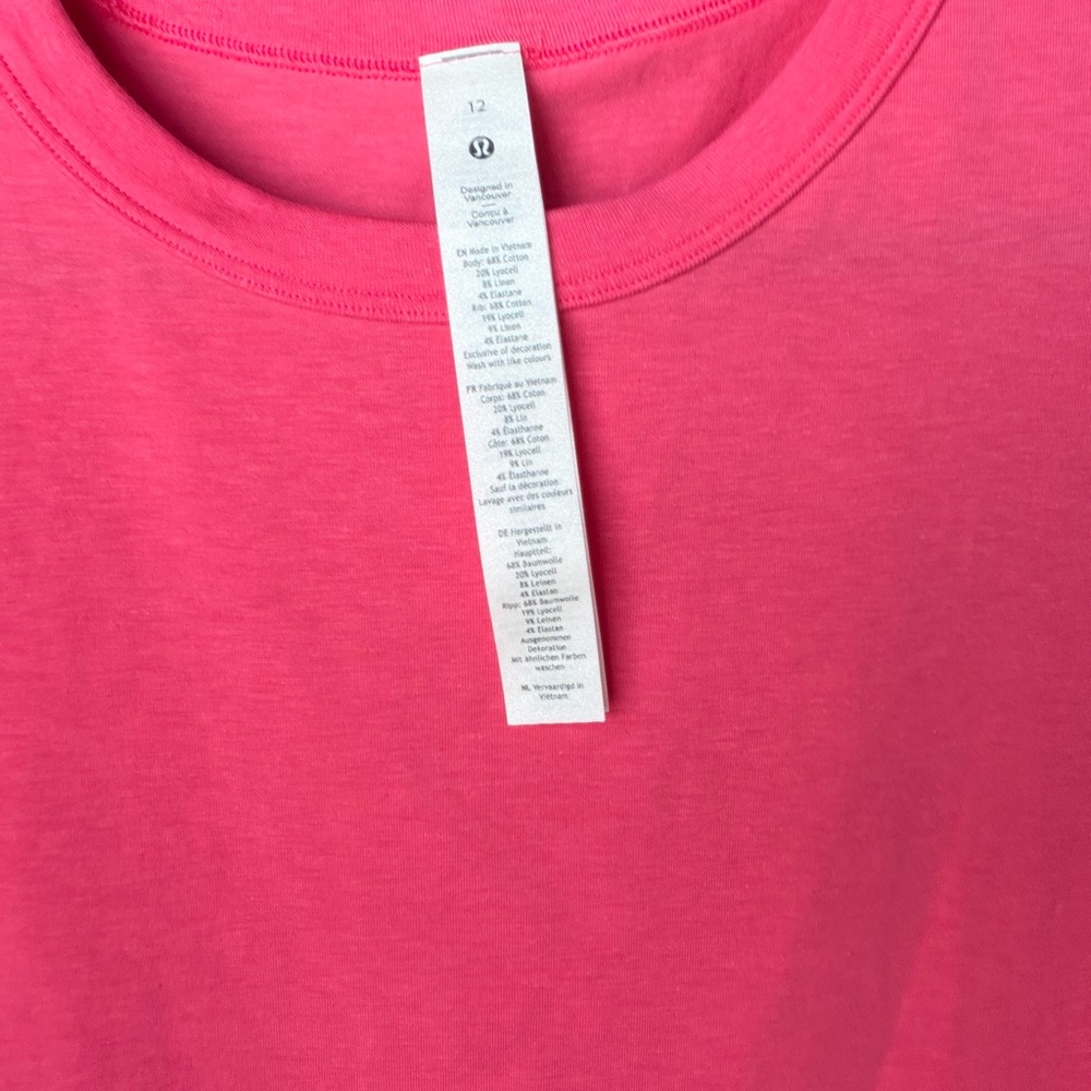Lululemon Classic-Fit Cotton-Blend T-Shirt in the color Lip Gloss. Size 12 - Picture 4 of 4
